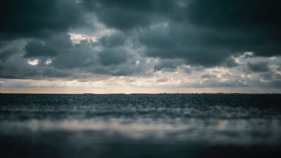 beach clouds dark 1154510